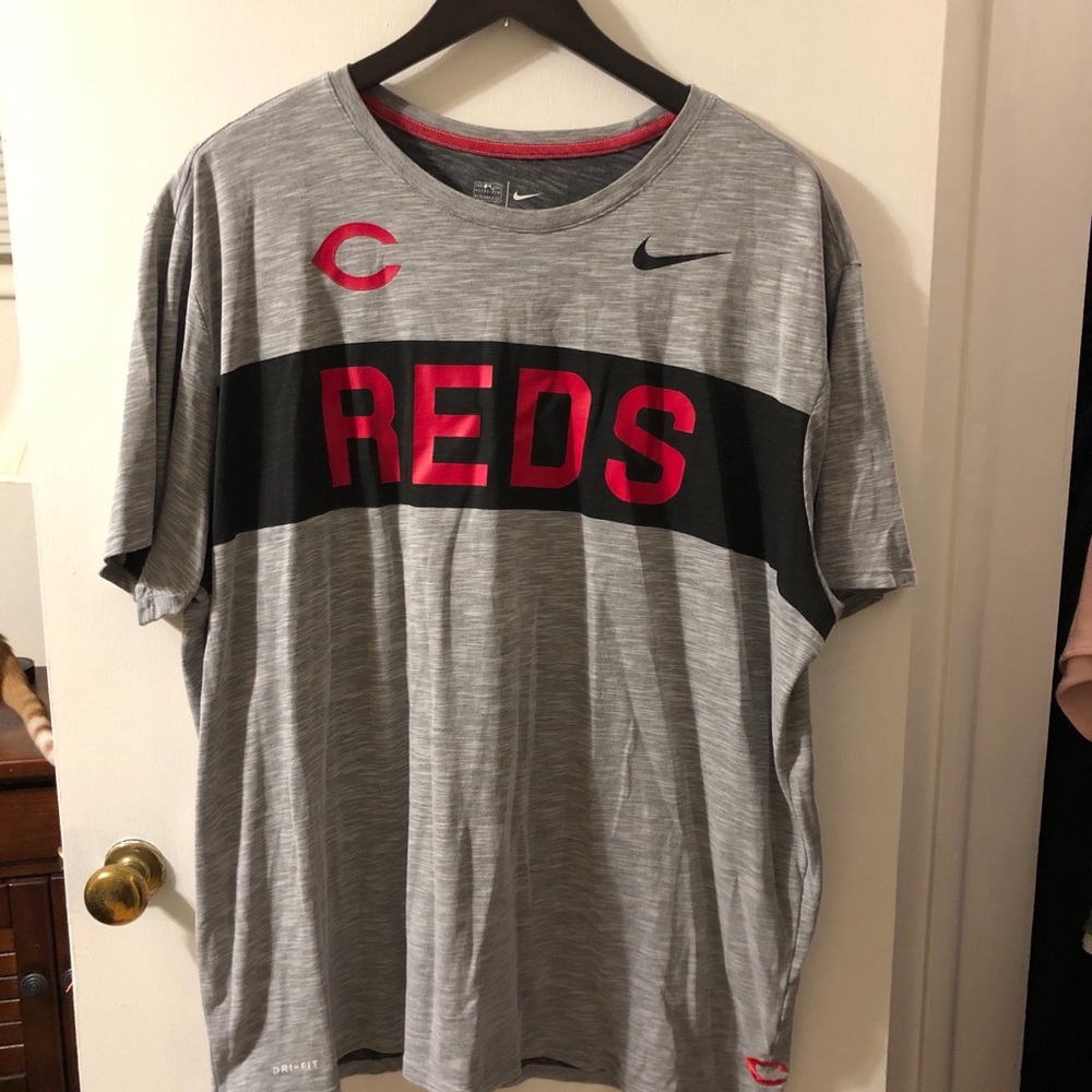 Cincinnati reds t shirt